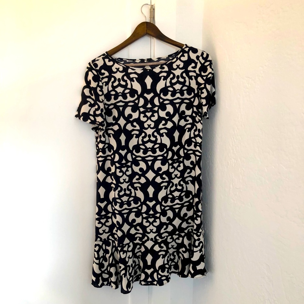 Ann Taylor black and white med-length dress